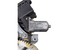 Leve vitre electrique avant gauche TOYOTA AVENSIS 3 Photo n°2