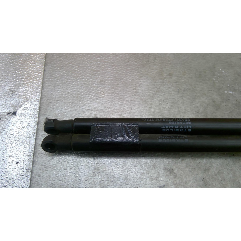 Verin de coffre TOYOTA YARIS 2 Photo n°1