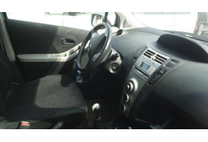 Verin de coffre TOYOTA YARIS 2 Photo n°5