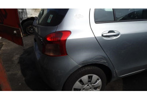 Verin de coffre TOYOTA YARIS 2 Photo n°9