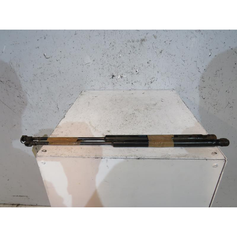 Verin de coffre VOLKSWAGEN FOX Photo n°1