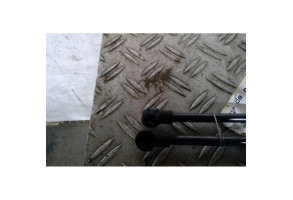 Verin de coffre TOYOTA YARIS 3 Photo n°1