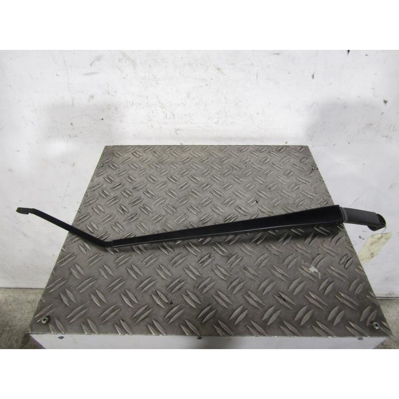 Bras essuie glace avant droit TOYOTA AVENSIS VERSO Photo n°1