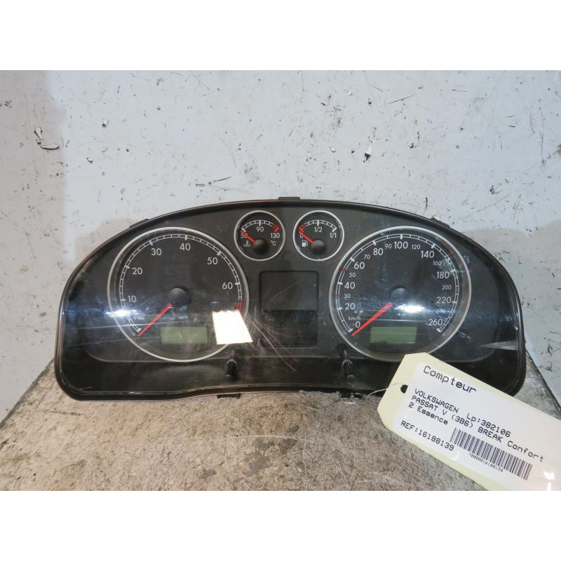 Compteur VOLKSWAGEN PASSAT 4 Photo n°1