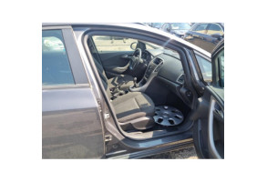 Attache ceinture arriere droit OPEL ASTRA J SPORTS Photo n°8