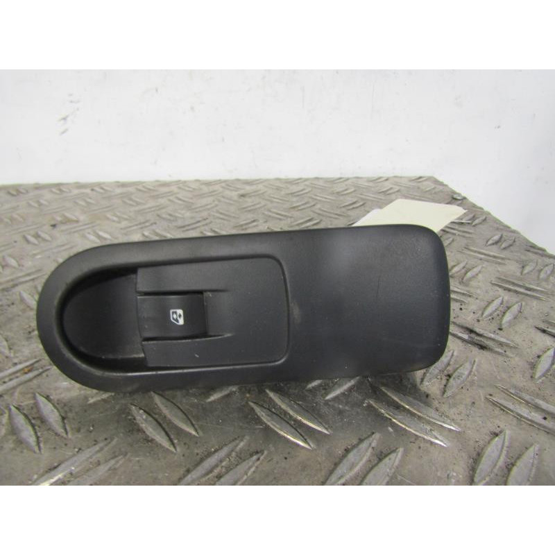 Interrupteur de leve vitre avant droit RENAULT SCENIC 2 Photo n°1