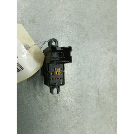 Interrupteur de leve vitre arriere droit NISSAN QASHQAI 1
