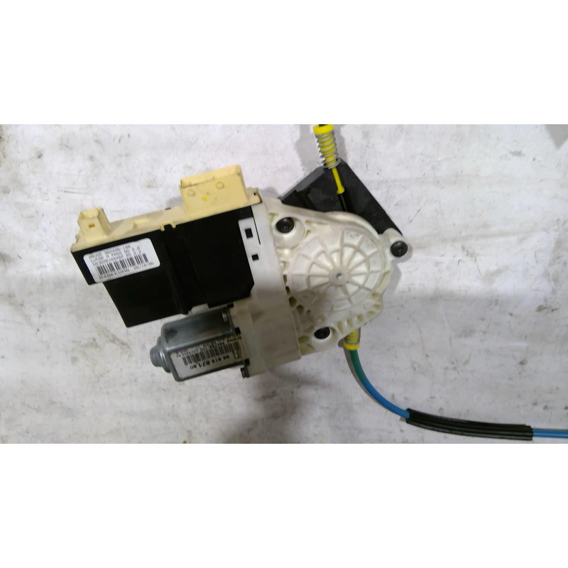 Leve vitre electrique avant droit PEUGEOT 307 Photo n°1