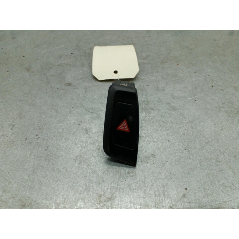 Bouton de warning AUDI A4 3 Photo n°1