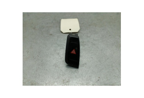 Bouton de warning AUDI A4 3 Photo n°1