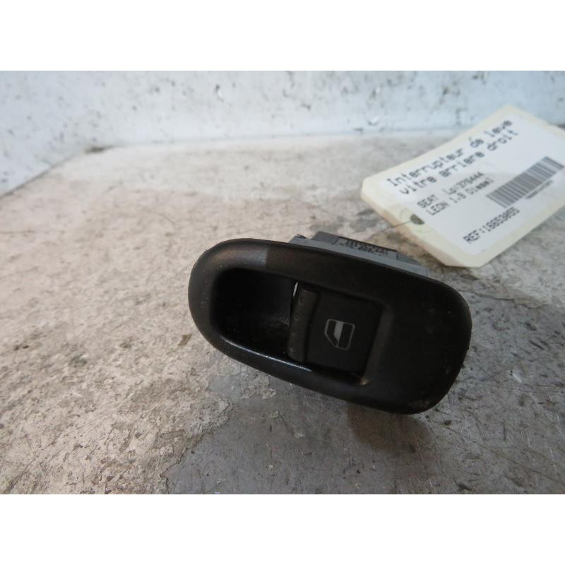 Interrupteur de leve vitre arriere droit SEAT LEON 1 Photo n°1