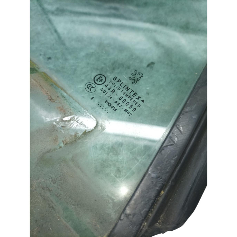 Vitre arriere droit PEUGEOT 206 Photo n°1