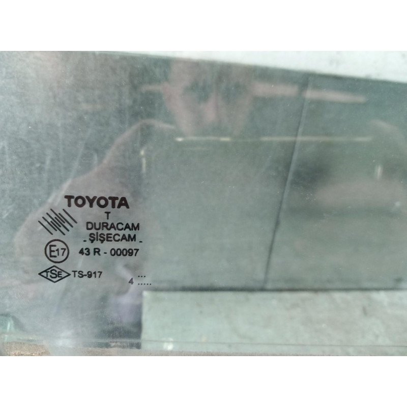 Vitre arriere droit TOYOTA COROLLA VERSO 2 Photo n°1