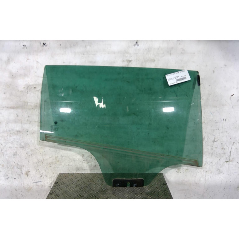 Vitre arriere droit LANCIA DELTA 3 Photo n°1