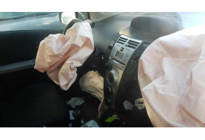 Vitre arriere gauche TOYOTA YARIS 2 Photo n°3