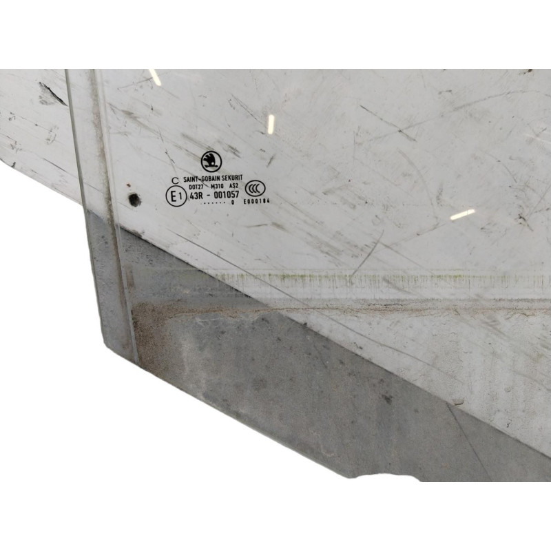 Vitre arriere droit SKODA FABIA 2 Photo n°1