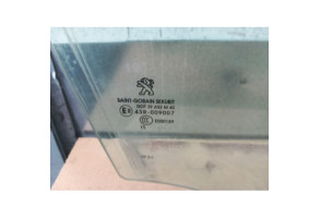 Vitre avant droit PEUGEOT 308 2 SW Photo n°1