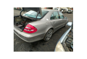Malle/Hayon arriere MERCEDES CLASSE E 211 Photo n°5