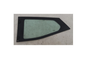 Vitre arriere droit TOYOTA AYGO 2 Photo n°4