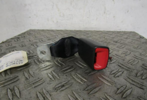 Attache ceinture arriere gauche PEUGEOT 107