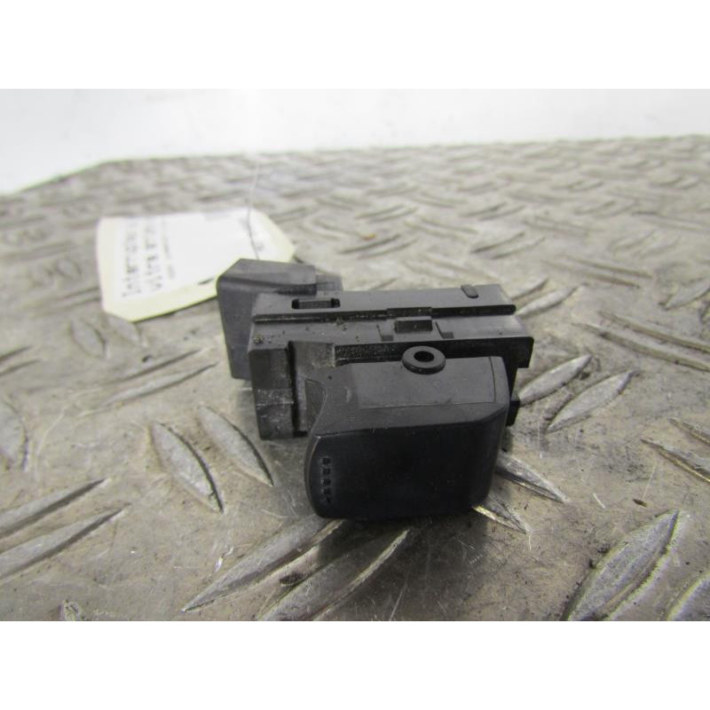 Interrupteur de leve vitre arriere droit SUZUKI SWIFT 3 Photo n°1