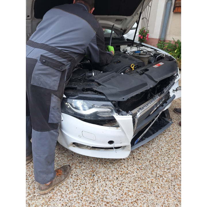 Verin de coffre AUDI A4 3 Photo n°5