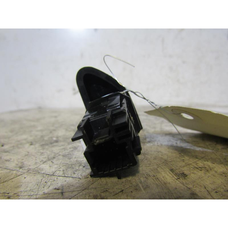 Bouton de warning RENAULT CLIO 4 Photo n°1