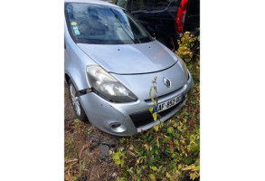 Feu de pare choc arriere gauche RENAULT CLIO 3 Photo n°7