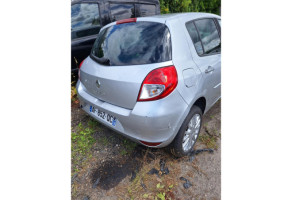 Feu de pare choc arriere gauche RENAULT CLIO 3 Photo n°9