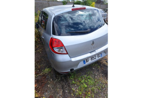 Feu de pare choc arriere gauche RENAULT CLIO 3 Photo n°10