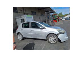 Feu de pare choc arriere gauche RENAULT CLIO 3 Photo n°13
