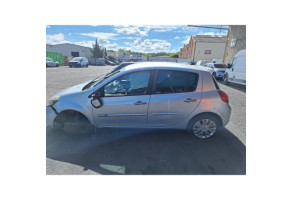 Feu de pare choc arriere gauche RENAULT CLIO 3 Photo n°19