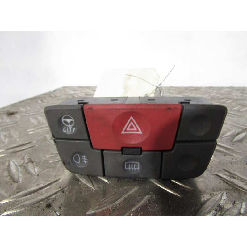 Bouton de warning FIAT PANDA 2 Photo n°1