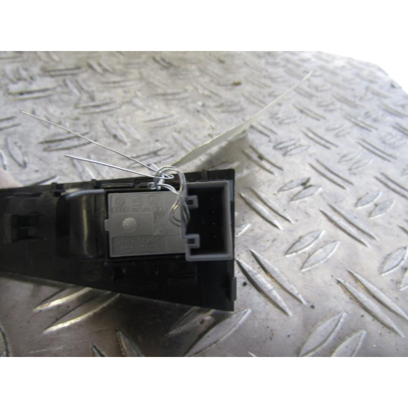 Interrupteur de leve vitre arriere droit SEAT LEON 2 Photo n°1