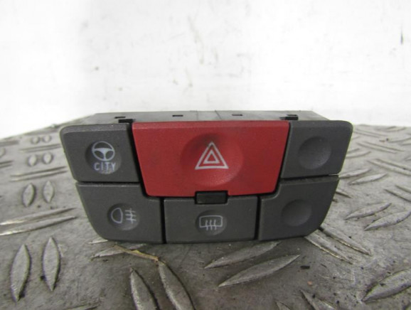 Bouton de warning FIAT PANDA 2 Photo n°1