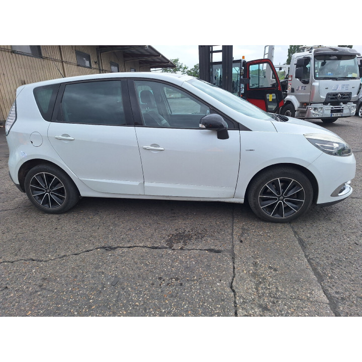 Feu de pare choc arriere droit RENAULT SCENIC 3 Photo n°9