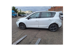 Feu de pare choc arriere droit RENAULT SCENIC 3 Photo n°7