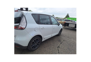 Feu de pare choc arriere droit RENAULT SCENIC 3 Photo n°10
