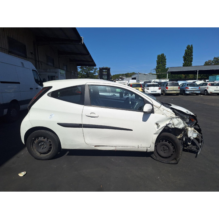 Feu arriere principal droit (feux) TOYOTA AYGO 2 Photo n°8