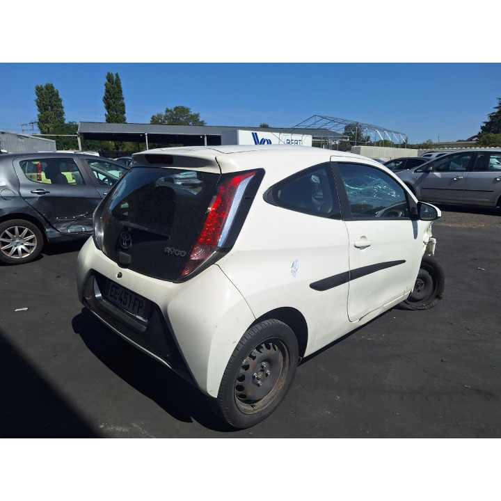 Feu arriere principal droit (feux) TOYOTA AYGO 2 Photo n°9