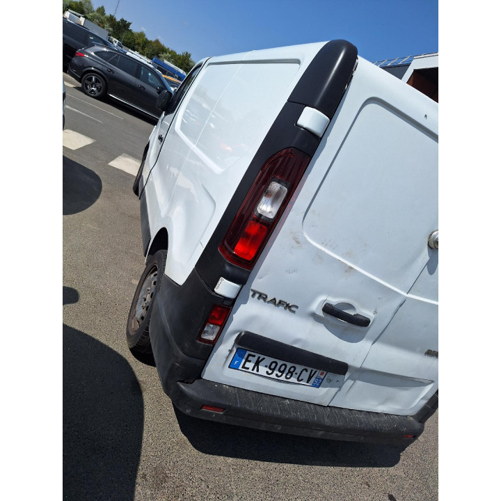 Feu arriere principal droit (feux) RENAULT TRAFIC 3 COURT Photo n°8
