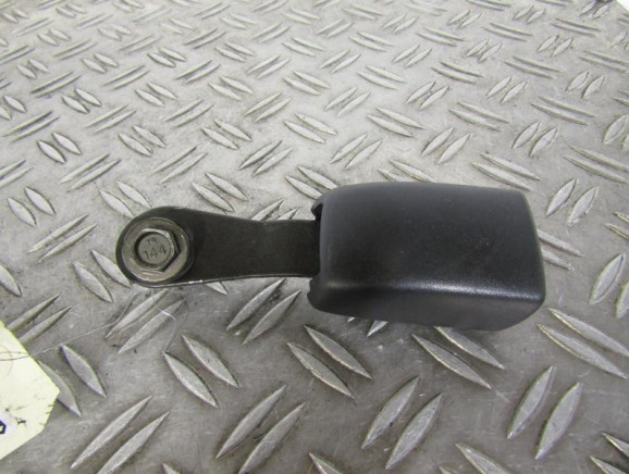 Attache ceinture arriere gauche TOYOTA RAV4 2 Photo n°1