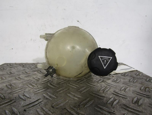 Vase d'expansion PEUGEOT 206+ Photo n°1
