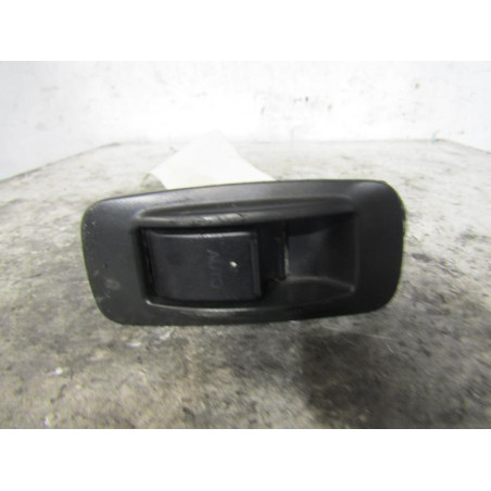 Interrupteur de leve vitre arriere gauche TOYOTA COROLLA 10