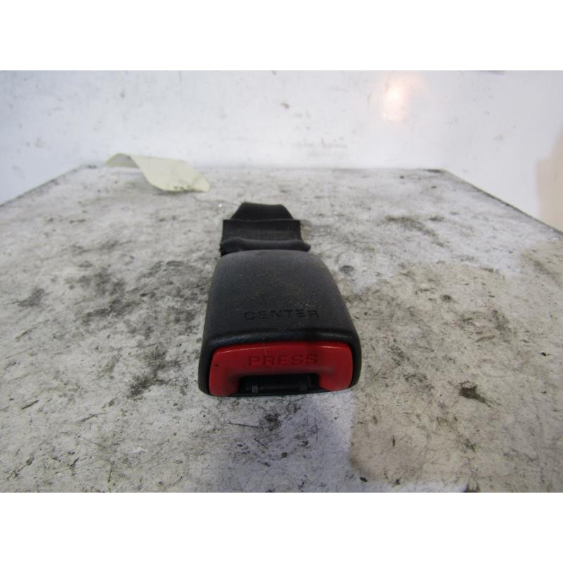 Attache ceinture arriere gauche SUZUKI SWIFT 3 Photo n°1