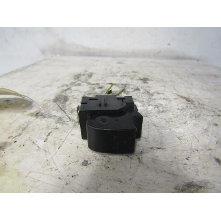 Interrupteur de leve vitre arriere droit TOYOTA COROLLA 10