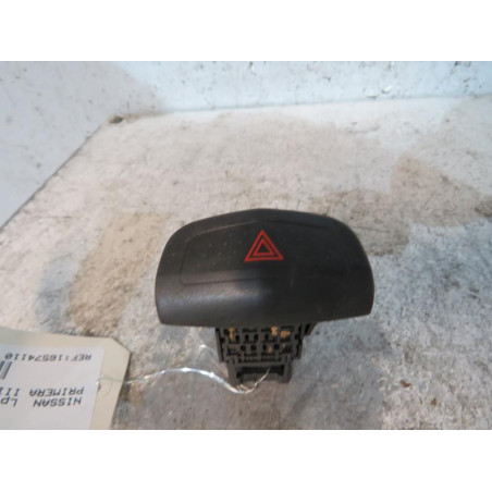 Bouton de warning NISSAN PRIMERA 4