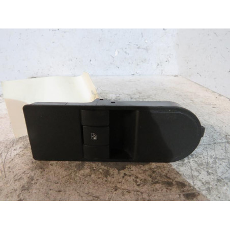 Interrupteur de leve vitre avant droit OPEL ASTRA H