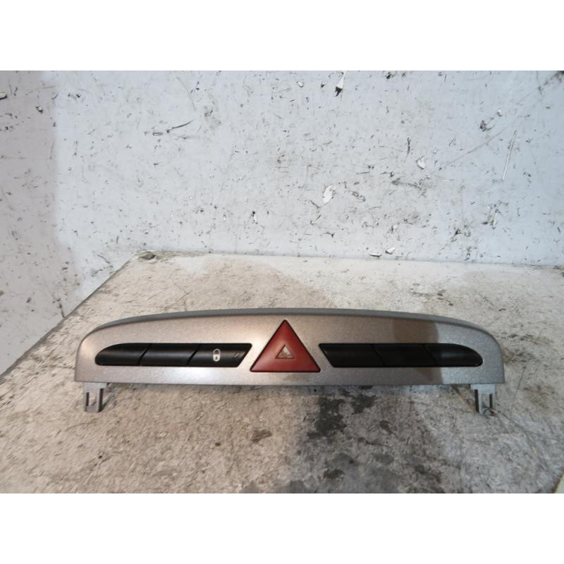Bouton de warning PEUGEOT 308 1 Photo n°1