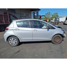 Feu de pare choc arriere droit TOYOTA YARIS 3 Photo n°8